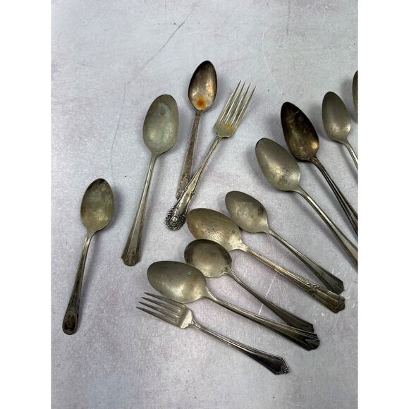 Lot Vintage Mixed Silverplate Flatware Spoons Forks Tarnished Decor Upcycling - Picture 3 of 9